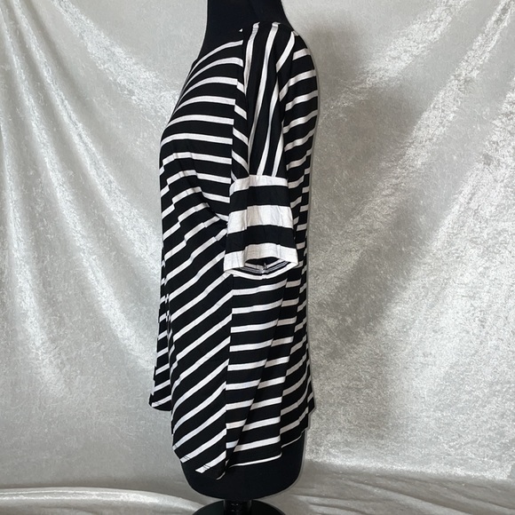 White House Black Market top - Picture 2 of 7